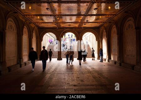 Die Fußgängerunterführung in Bethesda Terrasse, Central Park, New York City. Stockfoto