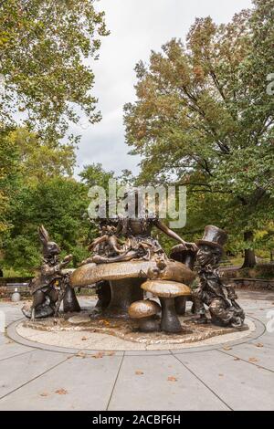 Alice im Wunderland Statue, der Central Park, die Vereinigten Staaten von Amerika. Stockfoto