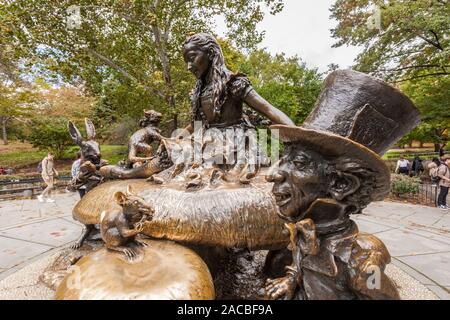 Alice im Wunderland Statue, der Central Park, die Vereinigten Staaten von Amerika. Stockfoto