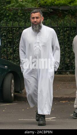 Radikale muslimische Kleriker Anjem Choudray Führung einer Gruppe pf Demonstranten vor der Syrischen Botschaft in London. Stockfoto