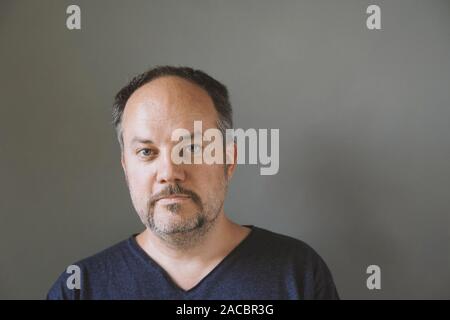 Im mittleren Alter die vierzig Mann mit Schnurrbart Bart Stockfoto