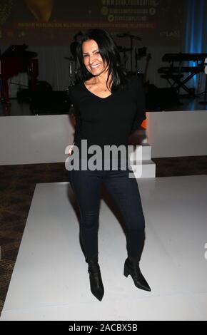 Los Angeles, Kalifornien, USA. 01 Dez, 2019. Kathrine Narducci, auf der 29. jährlichen DIVAS einfach Singen auf der Welt-AIDS-Tag an Taglyan kulturellen Komplex in Los Angeles, Kalifornien am 1. Dezember 2019. Kredit Faye Sadou/MediaPunch Stockfoto