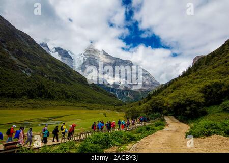 Landschaft von Yading Naturschutzgebiet in Daocheng County, Ganzi tibetischen autonomen Präfektur, Südwesten Chinas Provinz Sichuan am 24. August 2019. Stockfoto