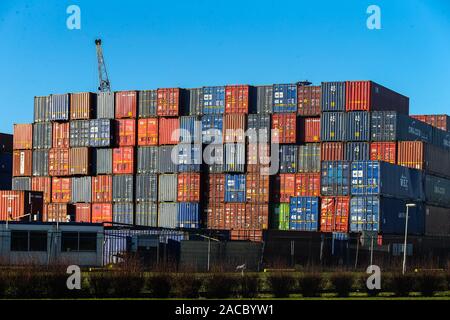 Rotterdam, Niederlande. 02 Dez, 2019. ROTTERDAM, 01-12-2019, Hafen, Industrie, Drogen, container Credit: Pro Schüsse/Alamy leben Nachrichten Stockfoto