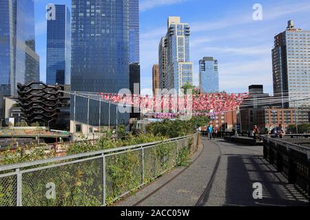 High Line Park, Hudson Yards, Das Schiff, en Plein Air, gestreifte Fahnen von Künstler Daniel Buren, Manhattan, New York City, USA Stockfoto