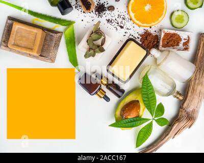 Zusammensetzung mit Sheabutter, Kokosöl, Seife, Inhaltsstoffe für die Hautpflege. Alle natürliche Gesichts- und Body Moisturizer, Spa behandlung Vorbereitung Stockfoto