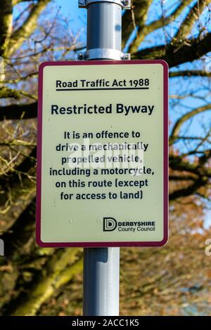 Eingeschränkte Byway Zeichen in der Nähe von neuen Mühlen, Derbyshire, England, Großbritannien Stockfoto