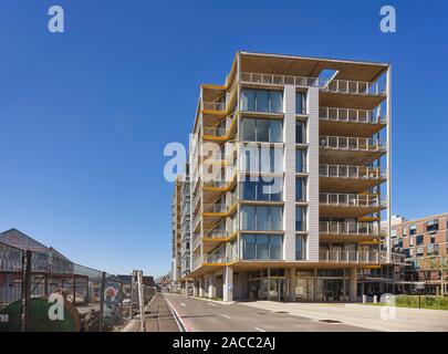 Wohnturm auf Fisch Quay Road. Silo Bezirk Kapstadt, Cape Town, Südafrika. Architekt: VDMMA, 2019. Stockfoto