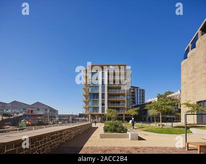 Wohnturm östlich von Silo Zirkus auf Fisch Quay Road. Silo Bezirk Kapstadt, Cape Town, Südafrika. Architekt: VDMMA, 2019. Stockfoto