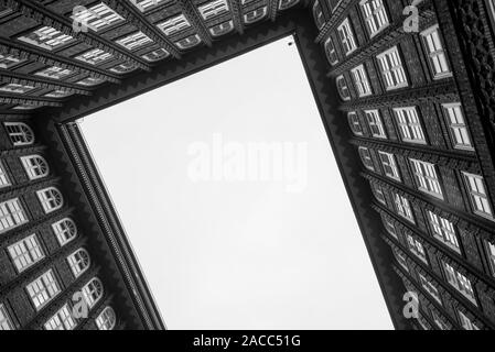 Hamburg, Deutschland. 26 Nov, 2019. Im Chilehaus in Hamburg. Es ist Teil des UNESCO-Weltkulturerbes und dient in erster Linie als Bürogebäude. Quelle: Stephan Schulz/dpa-Zentralbild/ZB/dpa/Alamy leben Nachrichten Stockfoto