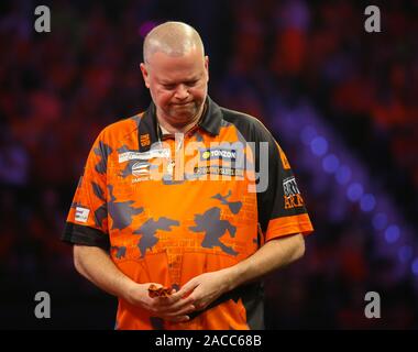 Rotterdam, Niederlande. 02 Dez, 2019. ROTTERDAM, Premier League Darts Ahoi, Raymond Van Barneveld Credit: Pro Schüsse/Alamy leben Nachrichten Stockfoto