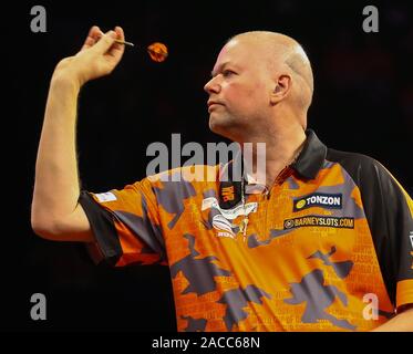 Rotterdam, Niederlande. 02 Dez, 2019. ROTTERDAM, Premier League Darts Ahoi, Raymond Van Barneveld Credit: Pro Schüsse/Alamy leben Nachrichten Stockfoto