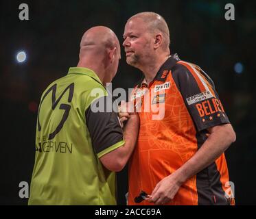 Rotterdam, Niederlande. 02 Dez, 2019. ROTTERDAM, Premier League Darts Ahoi, Raymond Van Barneveld, Michael van Gerwen Credit: Pro Schüsse/Alamy leben Nachrichten Stockfoto