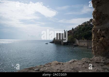 Landschaft der Alten Werft in der Nähe von Kizil Kule Turm - Halbinsel Alanya, Türkei Stockfoto