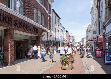 Fußgängerzone Hohe Straße, Barnstaple, Devon, England, Vereinigtes Königreich Stockfoto