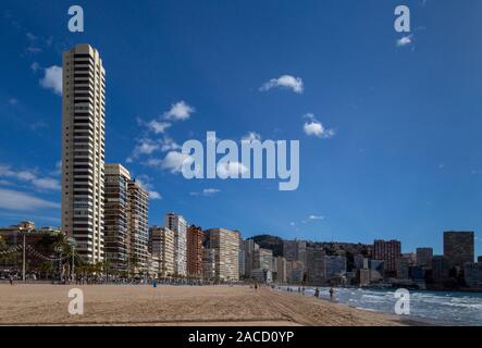 Levante Strand an der Küste von Benidorm Stockfoto