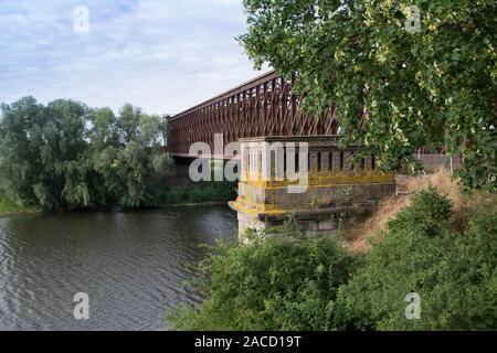 Alte Stahlbrücke in Deutschland Stockfoto