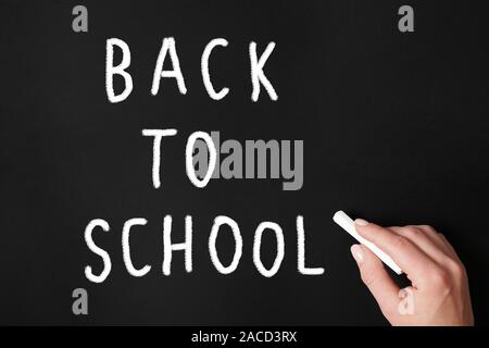Zurück zur Schule Kreide an Bord schreiben Stockfoto
