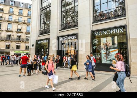 Monoprix Store in Paris, Frankreich, Europa Stockfoto