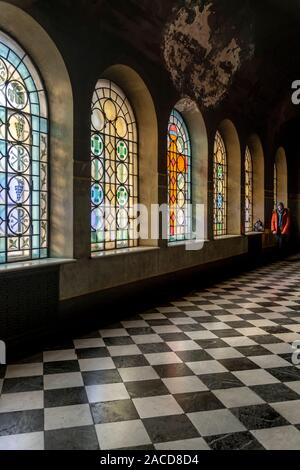 Herrliche Glasfenster und Marmorboden in St. Alexander Nevski Kathedrale, Sofia, Bulgarien Stockfoto