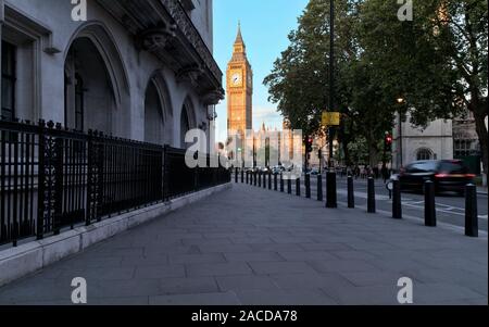 Big Ben Haus Der paliament in London Vereinigtes Königreich in2o 19 mit schönen blauen Himmel Stockfoto