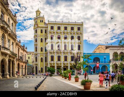 Havanna, Kuba, Juli 2019, städtische Szene am Marktplatz der Altstadt Stockfoto