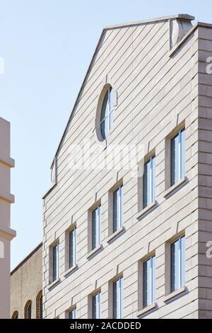 Detail der Portland Fassade aus Stein in der Perspektive. Devon House, London, Vereinigtes Königreich. Architekt: Steif+Trevillion Architekten, 2019. Stockfoto