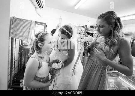 Eine traditionelle englische Hochzeitszeremonie im Haus Floral Hall, Tunstall, Stoke on Trent, Hochzeitsfotografie, Feier, traditionelle Hochzeit Stockfoto