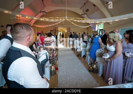 Eine traditionelle englische Hochzeitszeremonie im Haus Floral Hall, Tunstall, Stoke on Trent, Hochzeitsfotografie, Feier, traditionelle Hochzeit Stockfoto