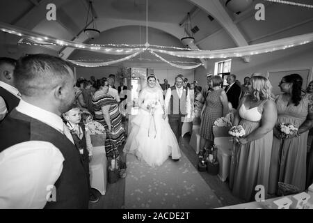 Eine traditionelle englische Hochzeitszeremonie im Haus Floral Hall, Tunstall, Stoke on Trent, Hochzeitsfotografie, Feier, traditionelle Hochzeit Stockfoto