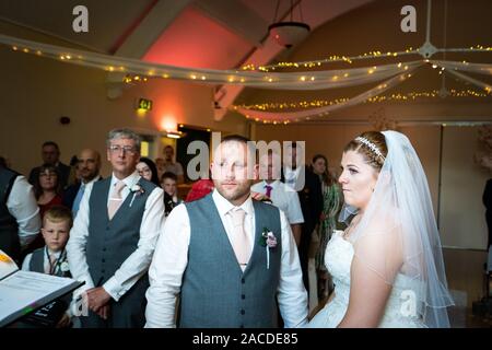 Eine traditionelle englische Hochzeitszeremonie im Haus Floral Hall, Tunstall, Stoke on Trent, Hochzeitsfotografie, Feier, traditionelle Hochzeit Stockfoto