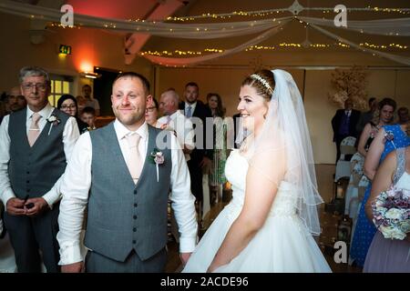 Eine traditionelle englische Hochzeitszeremonie im Haus Floral Hall, Tunstall, Stoke on Trent, Hochzeitsfotografie, Feier, traditionelle Hochzeit Stockfoto