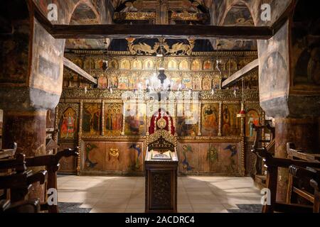 Die Ikonostase, Bildschirm und Innenraum der Kirche St. Naum von Ohrid, im Kloster mit dem gleichen Namen am Ohrid-See in Mazedonien, Europa. Stockfoto