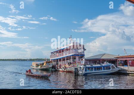 Lebendige Stadt Tefé am Lago Tefé, Amazona Fluss, Amazon, nördlichen Brasilien, Lateinamerika Stockfoto