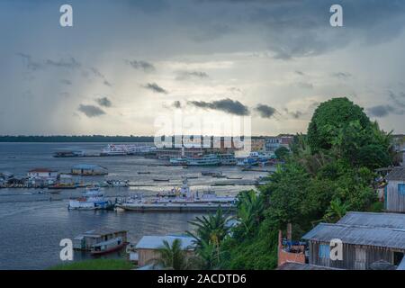 Schwimmen Häuser am Lago Tefé, kleine Stadt von Tefé auf Solimoes Fluss, Amazon, nördlichen Brasilien, Lateinamerika Stockfoto