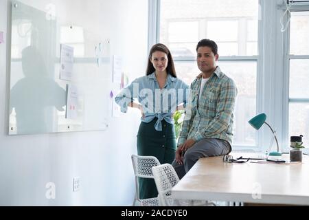 Mitarbeiter im modernen Büro Stockfoto