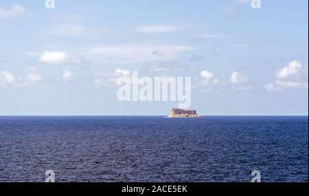 Filfla Insel in ruhigen Mittelmeer Stockfoto