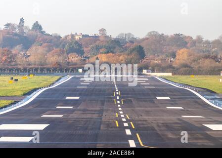 RAF Northolt Royal Air Force Station in South Ruislip, Hillingdon, London, UK. 23 Millionen £ neue Start- und Landebahn abgeschlossen Lagan Luftfahrt & Infrastruktur Stockfoto