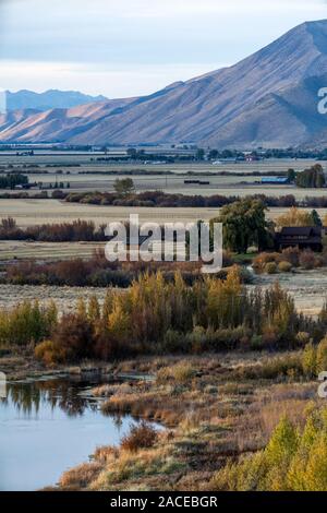 Ackerland und Berge in Bellevue, Idaho, USA Stockfoto
