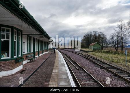 Rannoch, Schottland - Nov 4, 2019: Leere Bahnhof Ronnoch in den schottischen Highlands Stockfoto