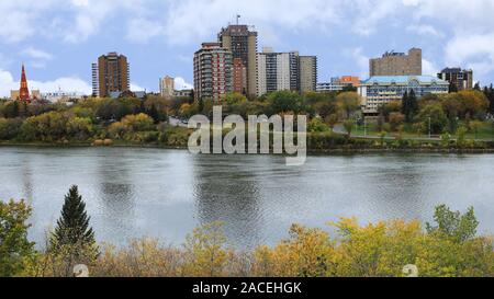 Die Saskatoon, Kanada Innenstadt am Fluss Stockfoto