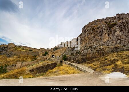 Die historische Acrocorinth Festung in Korinth, Griechenland Stockfoto