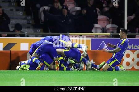 Solihull Mauren" Alex Gudger feiert zweiten Ziel seiner Seite des Spiels zählen während der FA-Cup, Achtelfinale bei Damson Park, Solihull. Stockfoto