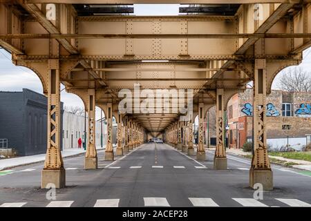 Erhöhte grüne Linie Zug über den See Straße Stockfoto