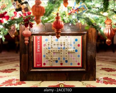 Washington, Vereinigte Staaten von Amerika. 02 Dez, 2019. WASHINGTON, DC - Dezember 02, 2019: Erste Dame Melania Trump stellt Weihnachten im Weißen Haus 2019: Erste Dame Melania Trump Credit: Stürme Media Group/Alamy leben Nachrichten Stockfoto