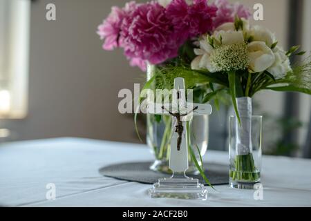 Christlichen detaillierte - traditionelle polnische Eltern Ehe Segen für Braut und Bräutigam vor der Hochzeit. Stockfoto