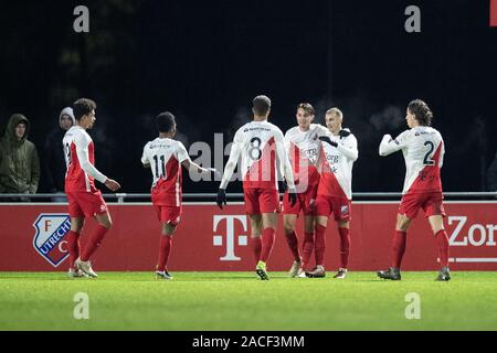 Utrecht, Niederlande. 02 Dez, 2019. Utrecht, 02-12-2019, Sportcomplex Zoudenbalch, Saison 2019/2020, Keuken Kampioen Divisie. Jong FC Utrecht feiert 3-0 während des Spiels Jong Utrecht - Almere City Credit: Pro Schüsse/Alamy leben Nachrichten Stockfoto