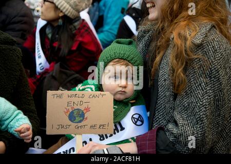 2. Dezember 2019 ausserhalb der Konservativen Partei HQ, Central London, als Teil des Aussterbens Rebellion 12 Tage vor der Bundestagswahl, mo Stockfoto