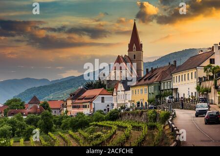 Kirche von Weissenkirchen in der Wachau, einer Stadt im Bezirk Krems-Land, Wachau, Österreich. Stockfoto