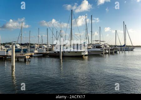 Boote angedockt in Marina, Puerto Real Fischerdorf Cabo Rojo Puerto Rico Stockfoto